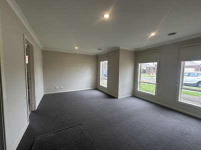 47 Canopus Circuit, Lara