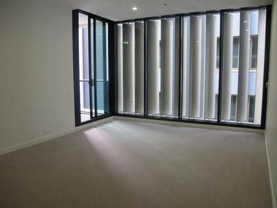 605 / 70 Queens Road, Melbourne