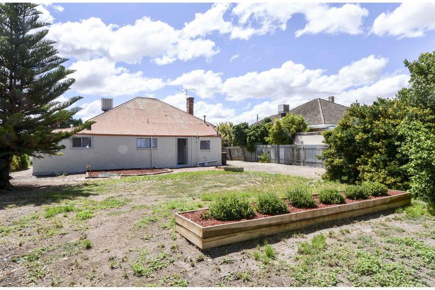 4 Lynott Street, Horsham