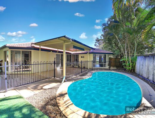 5 BEDROOM HOME WITH PARK RESERVE BACKDROP image 14