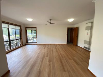 4 Royal Crescent, Hamlyn Heights