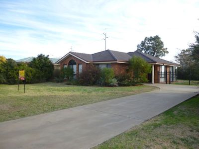 98 Twickenham Drive, Dubbo
