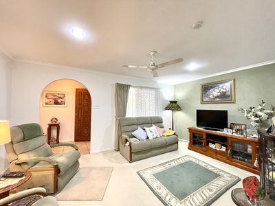 9 Lakeside Court, Torquay
