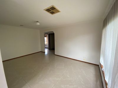 2 / 64 Songlark Crescent , Werribee