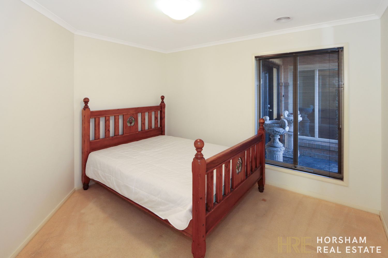 16 Burnett Street, Horsham