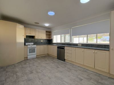 4 Poilus Parade, Tanilba Bay