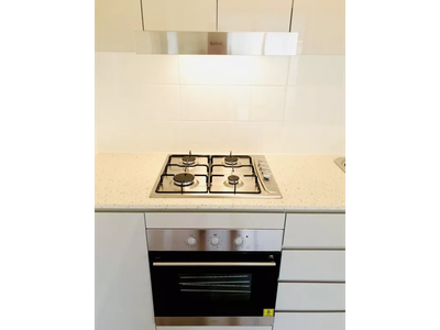 1A Jonah Street, Stanhope Gardens