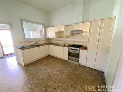 2 Bowden Street, Horsham