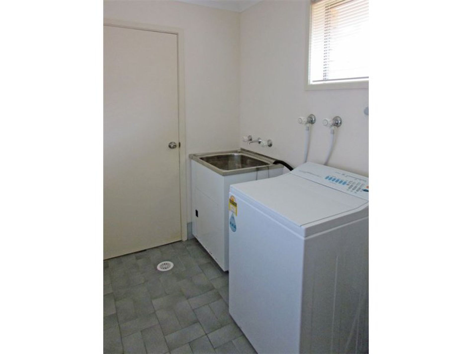 8 Bushland Avenue, Mollymook