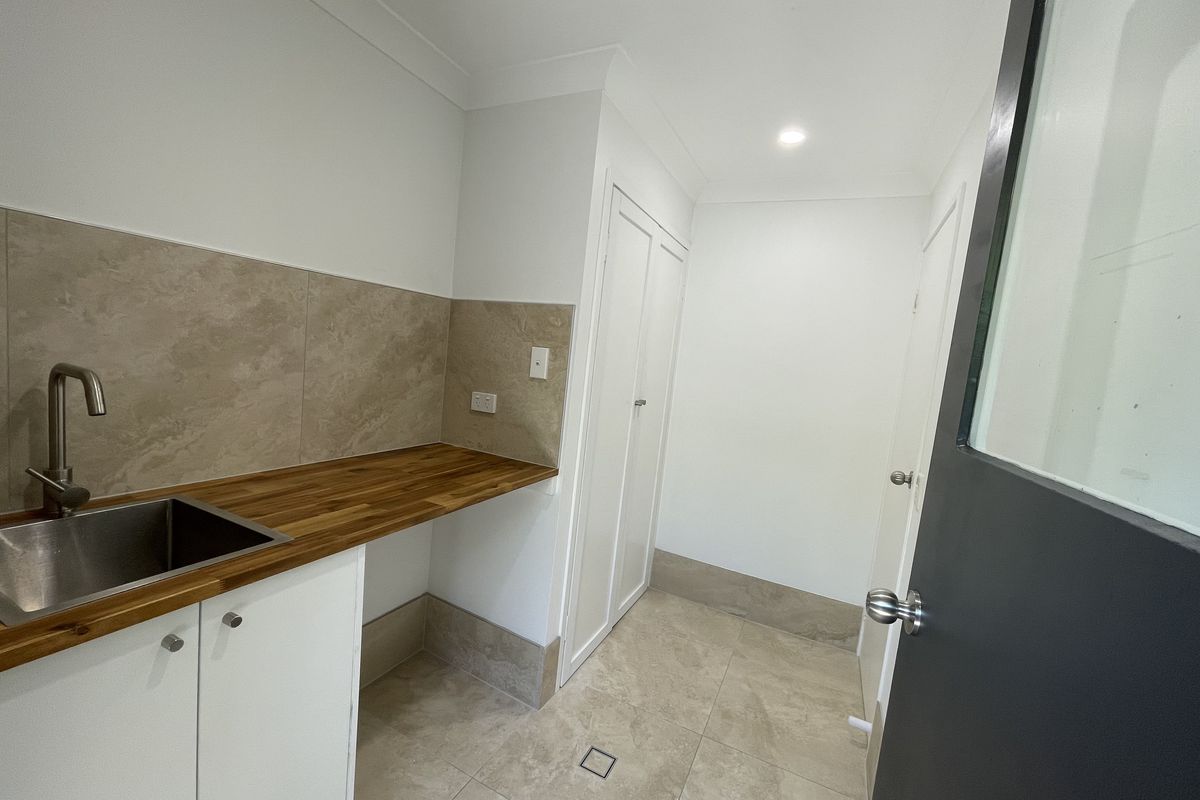 19 Narooma Place, Helensvale