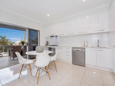 2 / 165 Stratton Terrace, Manly
