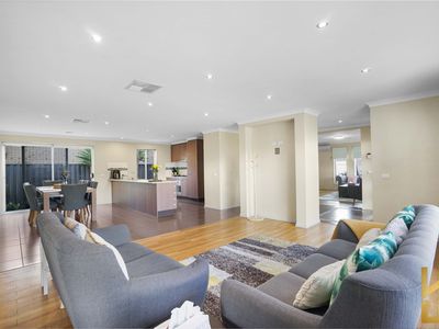 6 Wallaman Street, Manor Lakes