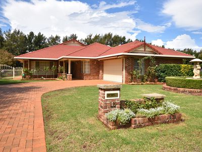 16 Hillcrest Place, Dubbo