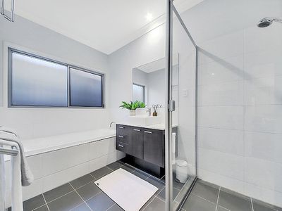 6 Thomson Place, Wakerley