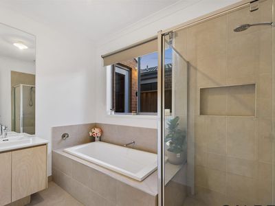 15 Heath Avenue, Rockbank