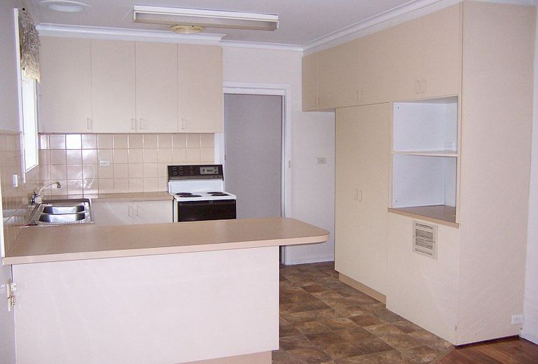 13 Murdo Road, Clayton