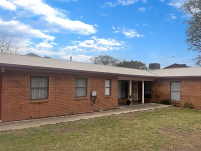 1 Honeysuckle Street, Forbes