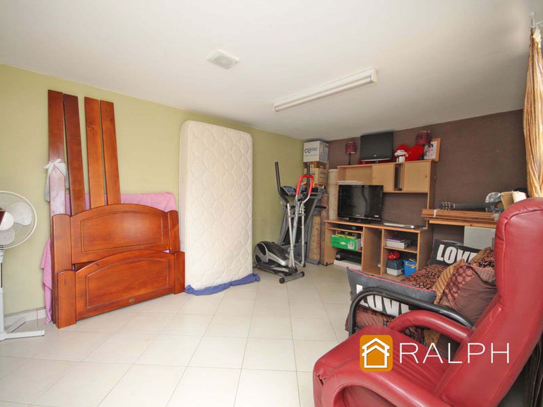 64 Canarys Road, Roselands