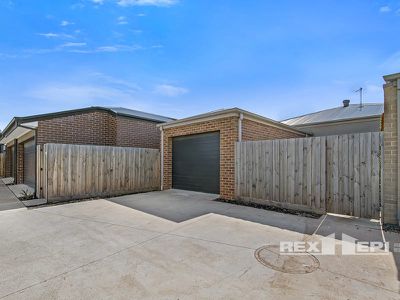 33 Fadden Mews, Officer