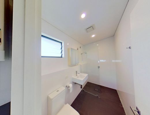 Modern Studio Apartment in Noosaville  image 4