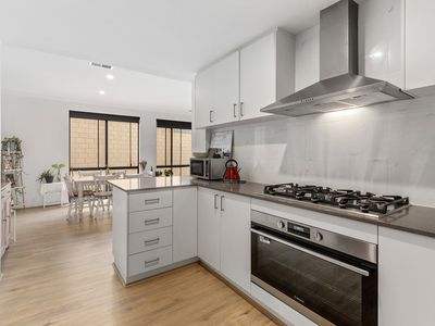 27 Jubilee Avenue, Success