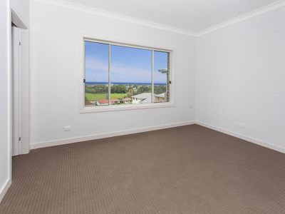 4 Hingston Close, Lake Heights