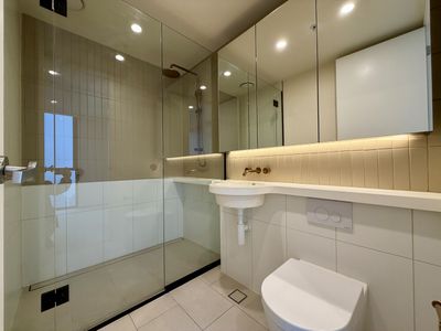6512 / 138 Spencer Street, Melbourne