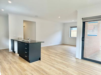 125 Plane Avenue, Mambourin