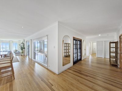 24 Crouch Avenue, Atherton