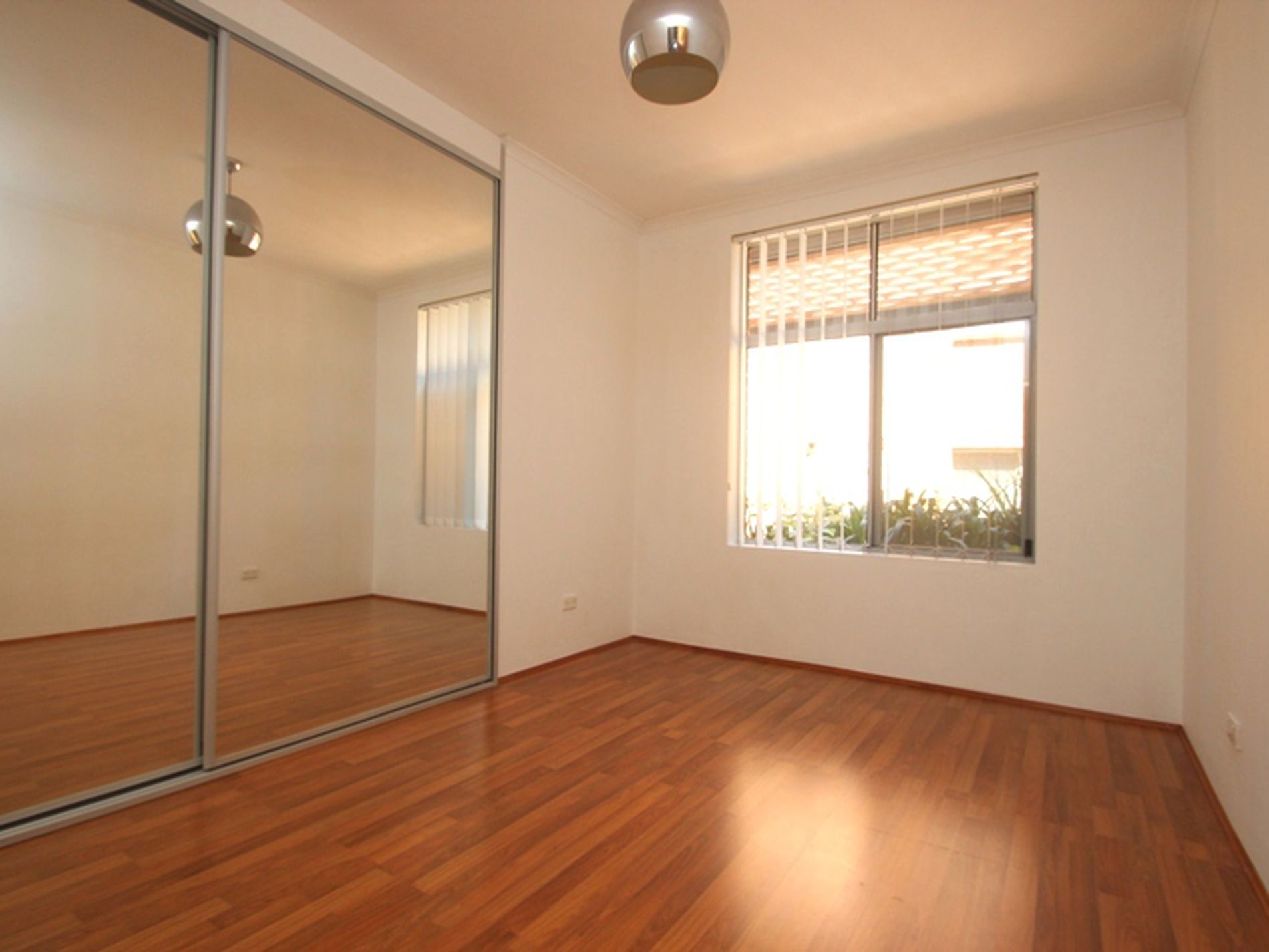 1 / 33 The Strand, Rockdale