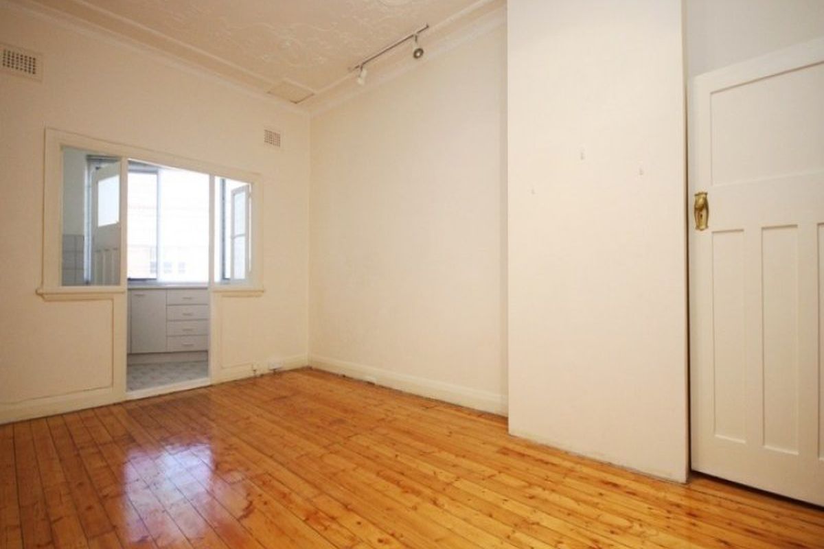 1 / 296 Lyons Road, Five Dock