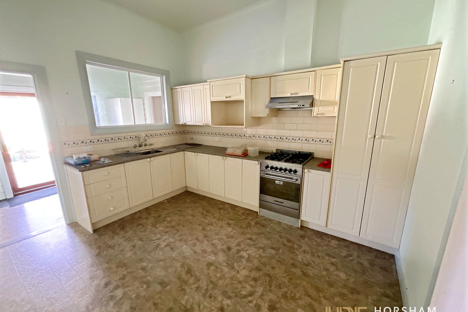 2 Bowden Street, Horsham
