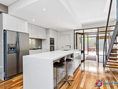 3 / 4 Centro Avenue, Subiaco