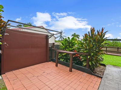 7 THORNTON COURT, White Rock