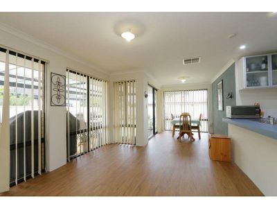 8 Bark Circle, Kenwick