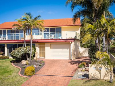 1 / 6 Banksia Court, Tura Beach