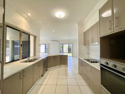 64 Cromdale Circuit, Kawungan