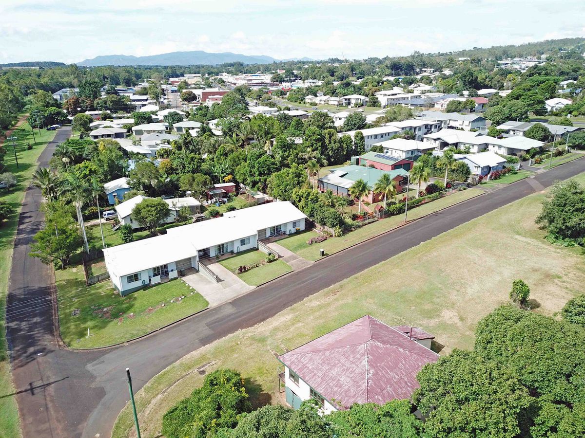 44 WEAVER STREET, Atherton