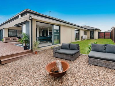 21 Whitsunday Circuit, Pimpama