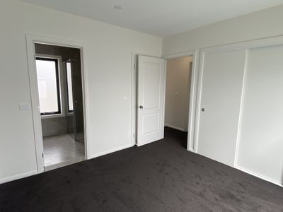 2 / 18 Whitelaw Street, Reservoir
