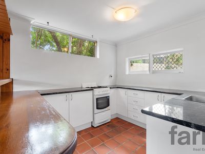 27 Golden Crescent, Southport