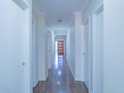 17 Lancewood Road, Manor Lakes