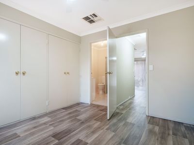 2B Eaglemont Drive, Swan View