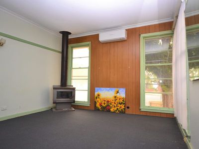 60 Lakeside Avenue , Mount Beauty