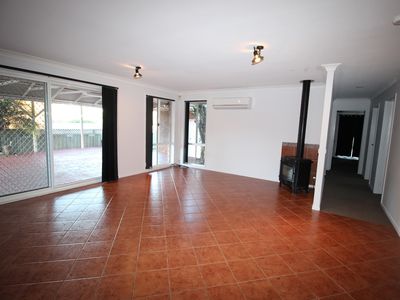 31 Taminga Crescent, Cordeaux Heights