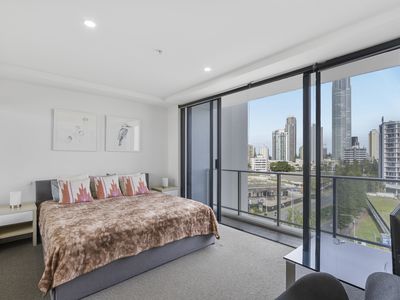 801 / 4 Wahroonga Place, Surfers Paradise