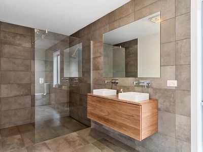 Unit 1 / 36 Wallcrest Road, Berriedale