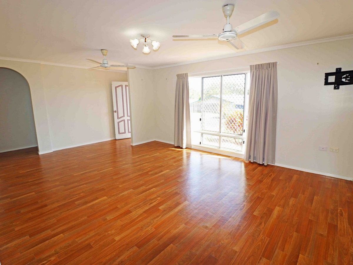 1 Paula Close, Atherton