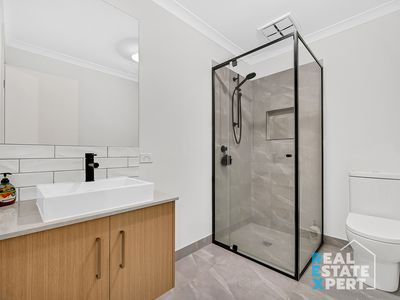 2 / 69 Somerville Road, Hampton Park