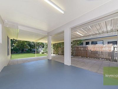 8 Santiago Court, Mount Louisa